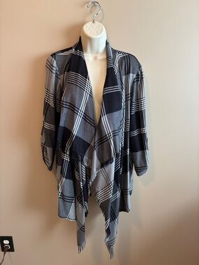 Maurices Black & Gray Plaid Fringe Open-Front Shrug